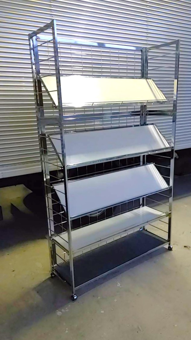 斜めの展示が見やすい、可変棚をイベント21がご提案致します！