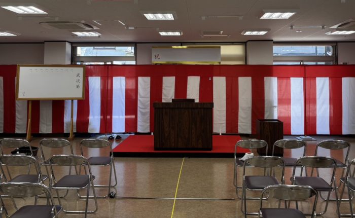 竣工式。紅白幕がイベント感をより演出しています