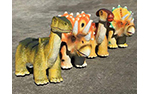 恐竜に乗って遊べる遊具